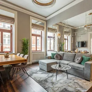Luxury With Balcony Next To The New York Cafe Apartamento Budapest